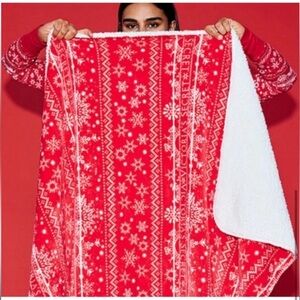 Victoria’s Secret Plush Fleece Fair Isle Snowflake Throw Blanket Red White